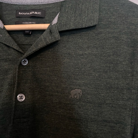 Banana Republic Men's Golf Shirt *MEDIUM* - Picture 2 of 4